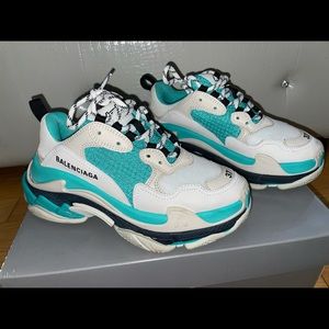 TRIPLE S AUTHENTIC BALENCIAGAS